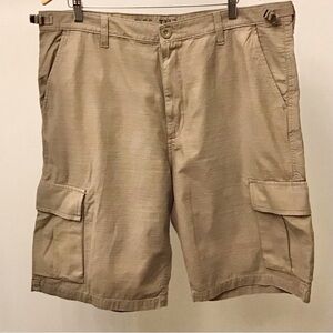 Vans 38 Tag - Measures 40” Cargo Shorts 11.5” Inseam Men’s Khaki Tan Beige
